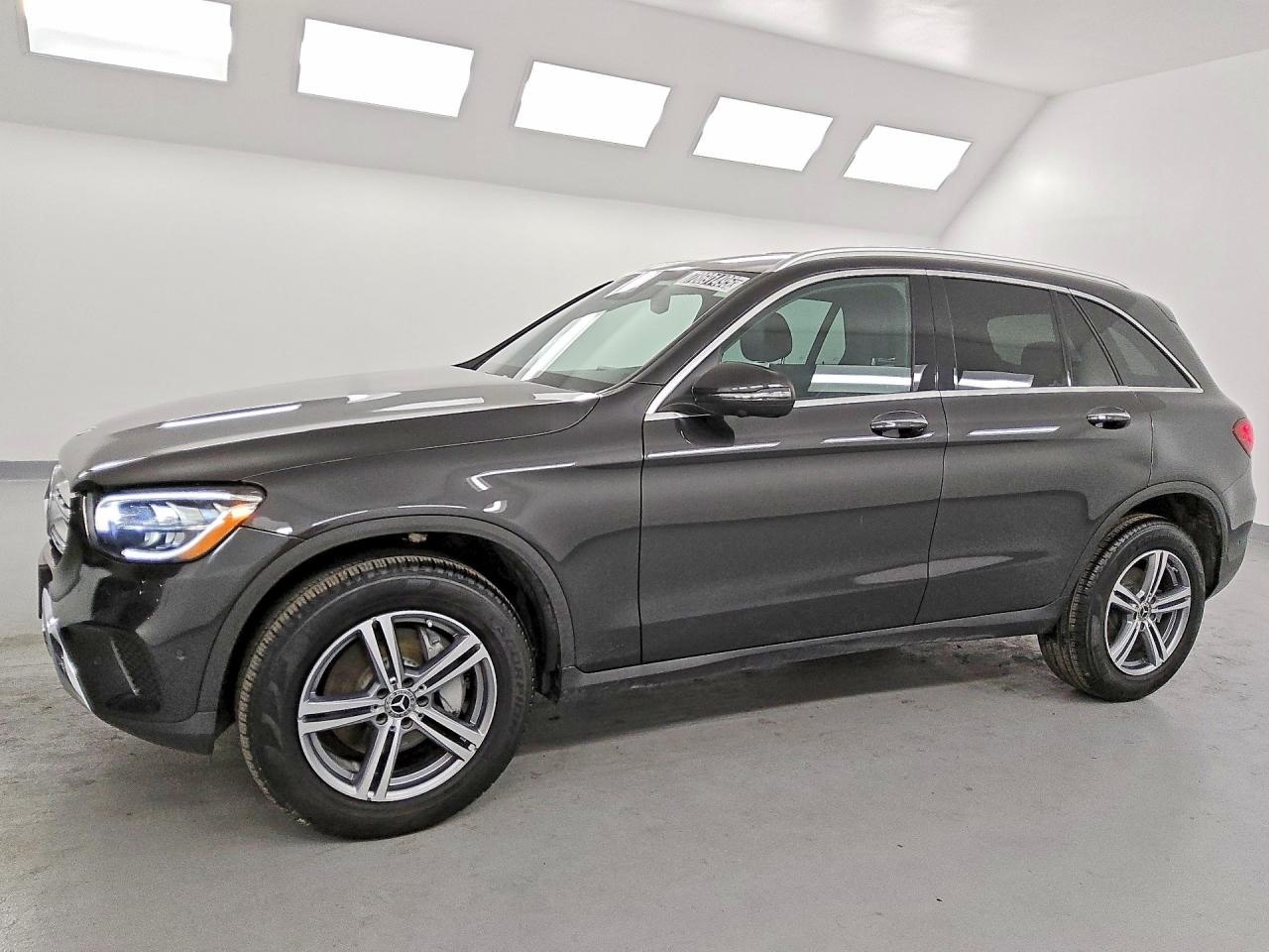 MERCEDES-BENZ GLC 300 2021